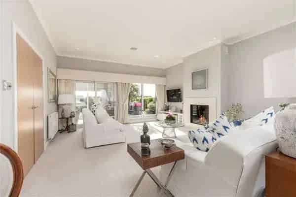 Luxury Penthouse in Barnton Grove Edinburgh 3 Beds 2 En-Suites Private Terrace