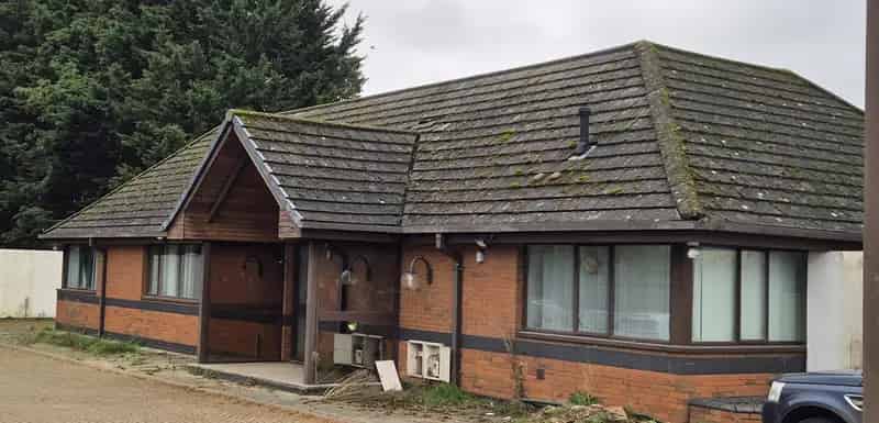 3119 sq ft Office Building with Ample Parking and Storage