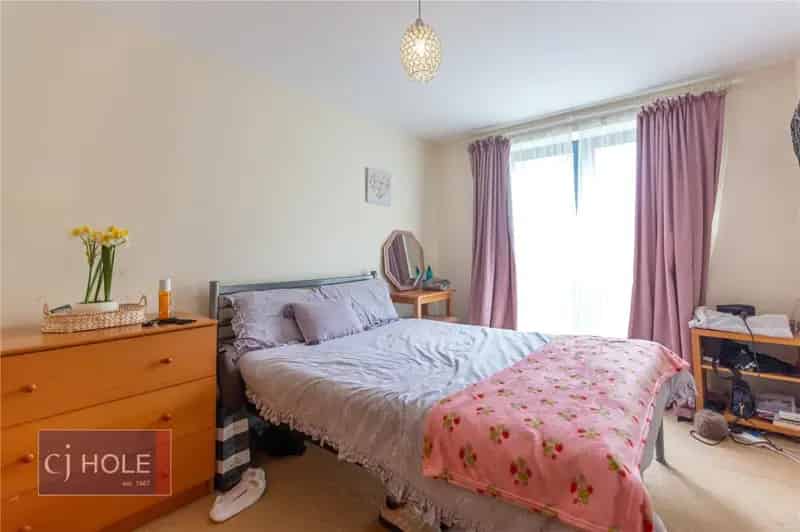 2 Bedroom Apartment Modern Living Convenient Location