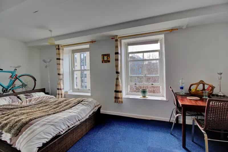 Studio Apartment near Cabot Circus Bristol
