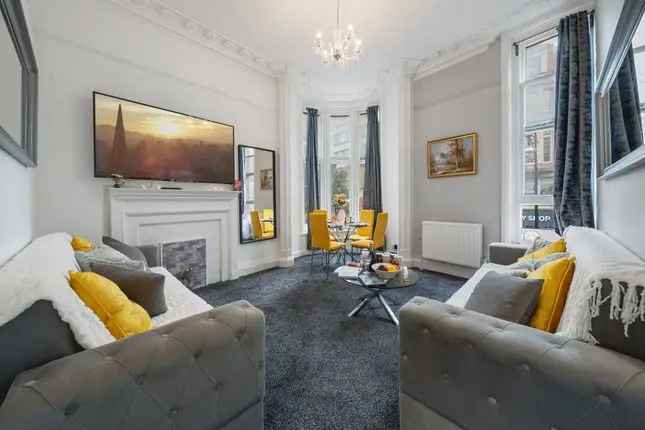 Flat to rent in Oxford Street, London W1C