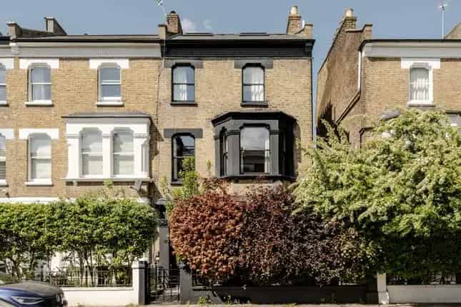 5 Bed End Terrace House Near Shepherds Bush