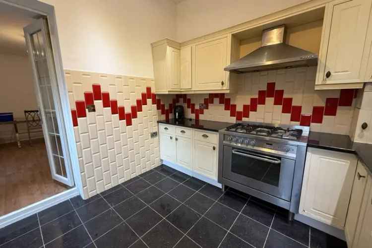 5 Bedroom House in Birkby Newly Refurbished Zero Deposit Available