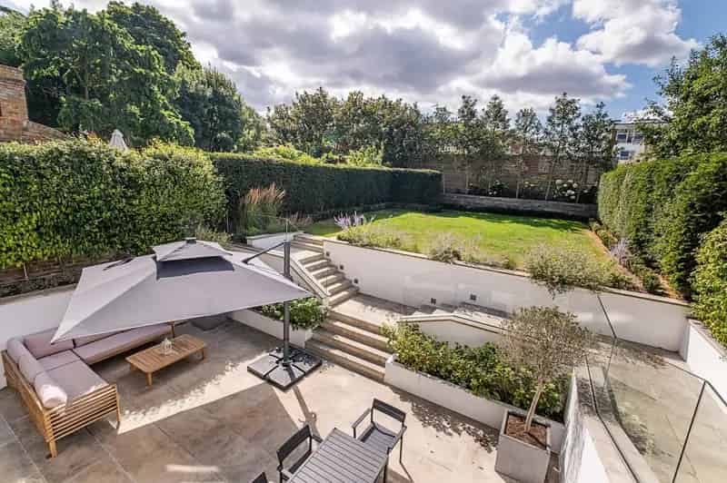 6 bedroom semi-detached house for sale