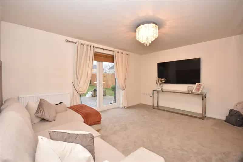 Immaculately Maintained Semi-Detached Home Near Amenities