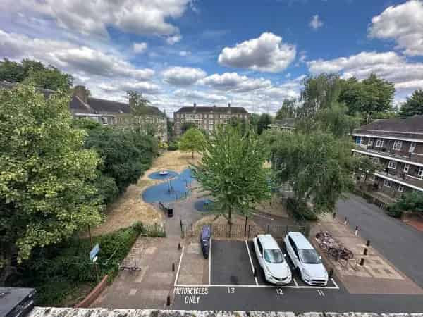 2-Bedroom Flat Near Schools and Train Station Swap for 3-Bedroom