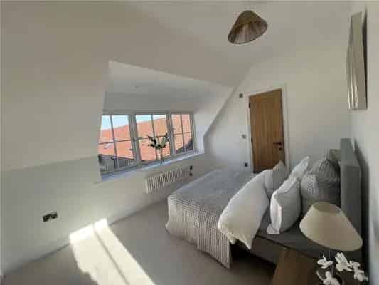New Luxury Home in Dorset with High-End Finishes and Energy Efficiency