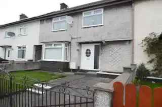 Three Bedroom Family Home with Garden and Parking