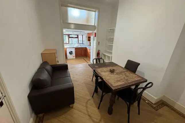 Terraced House for Rent London N7