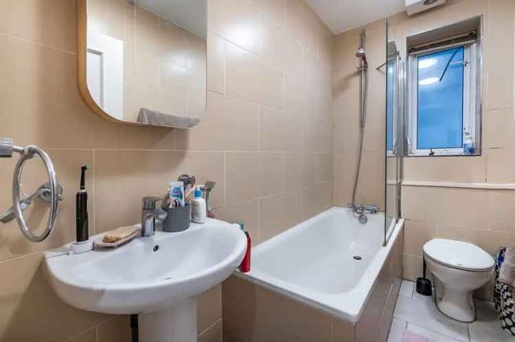 2 Bedroom Flat for Sale in Mapesbury Conservation Area