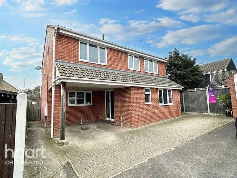 4 Bedroom Detached House For Sale