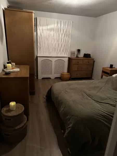 1st Floor Flat near Bushey Station - Commuters Dream