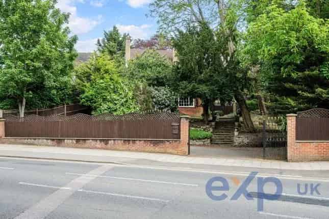 5 Bedroom Detached House Kingston Hill KT2