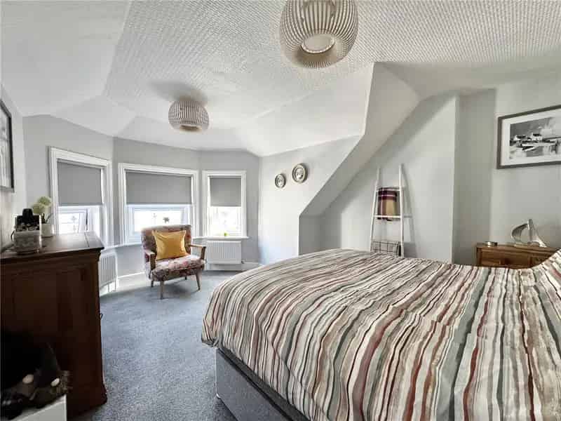 3 Bedroom Apartment Westbourne Character Features
