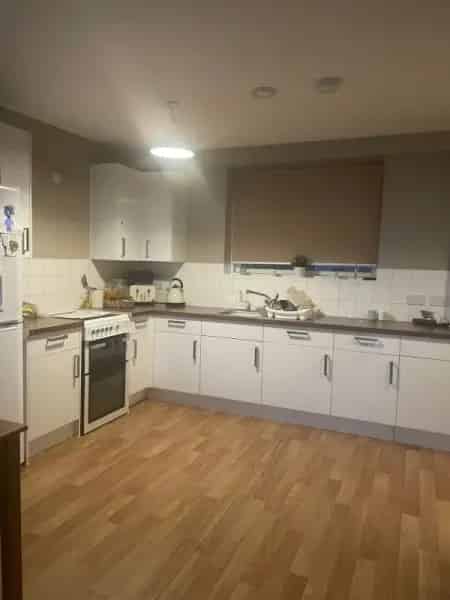 2 Bed Flat near Greenwich Station with Balcony