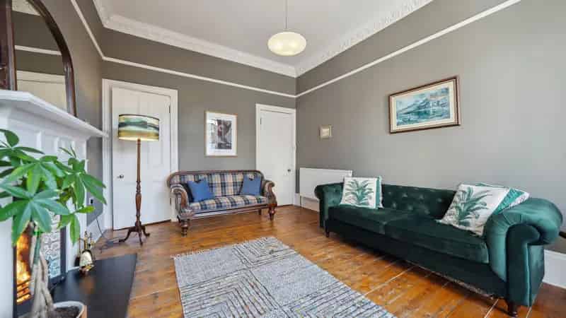 Shawlands One Bedroom Tenement Flat Near Pollokshaws East Station