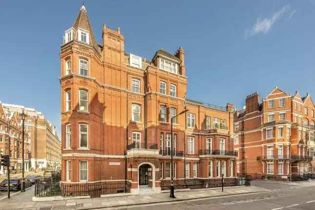 2-Bedroom Mayfair Apartment Flat for Sale Green Street London W1K