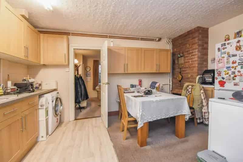 3 Bed Detached House with Garden Garage and Driveway