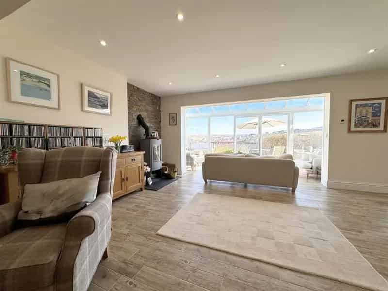 4 Bed Property for Sale