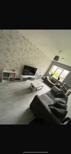 Large 1 Bedroom Apartment in Woolwich with 2 Storage Cupboards