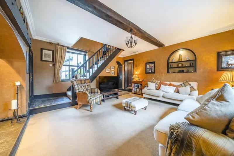 5 Bedroom Detached House For Sale in Dosthill Tamworth