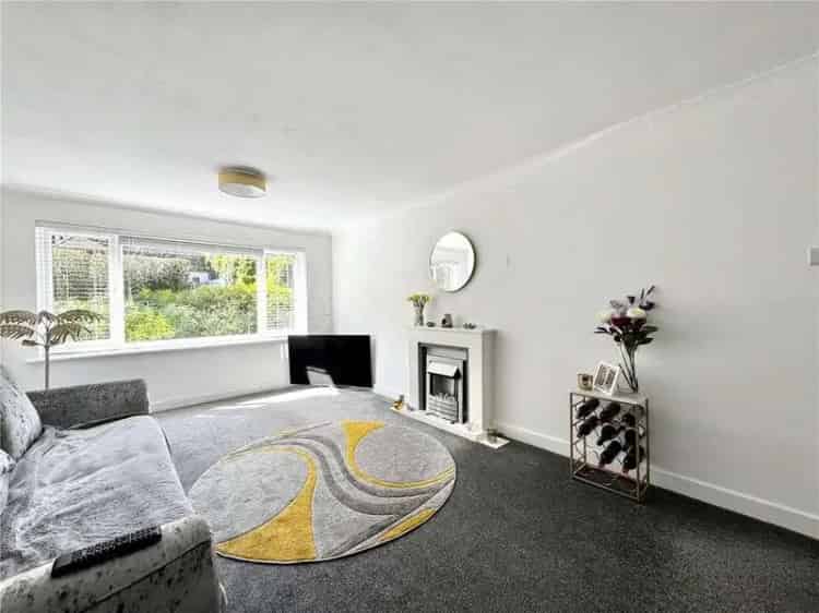 1 Bed Flat for Sale - South Facing Views and Parking