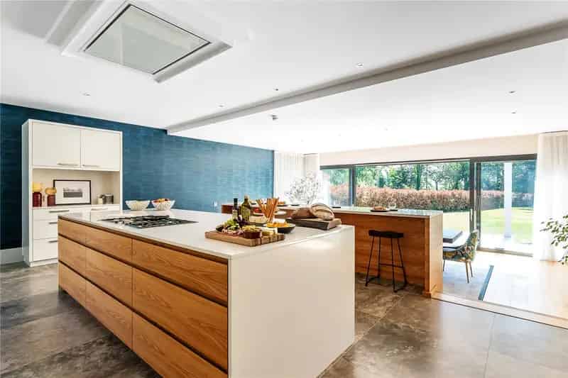 5 Bedroom Detached House for Sale in Surrey Hills