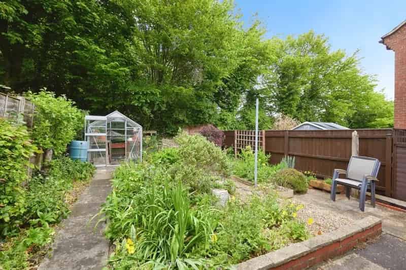 Two Bedroom Semi Detached House Salisbury City Centre