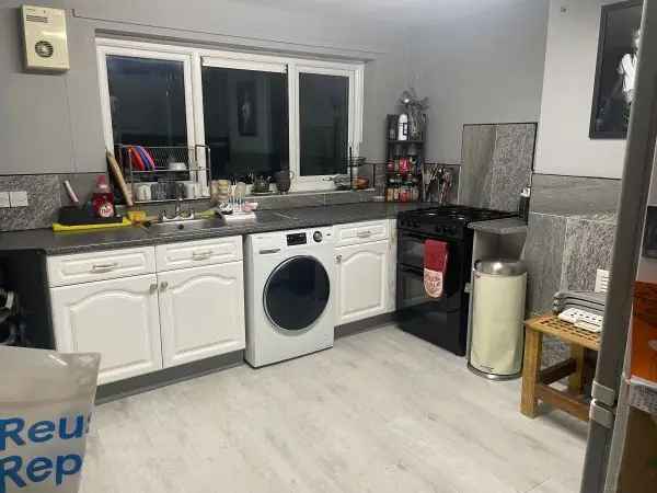 House For Rent in Leeds, England