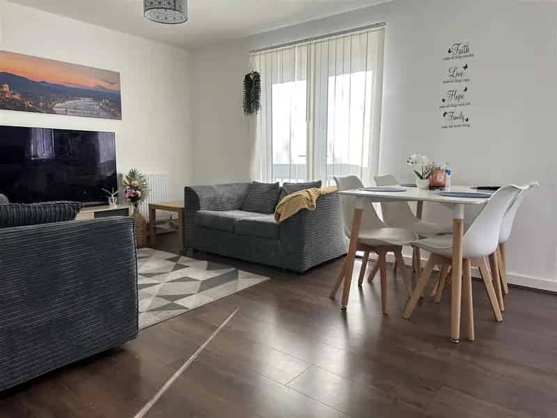 2 Bedroom Apartment House to Rent Paragon Park