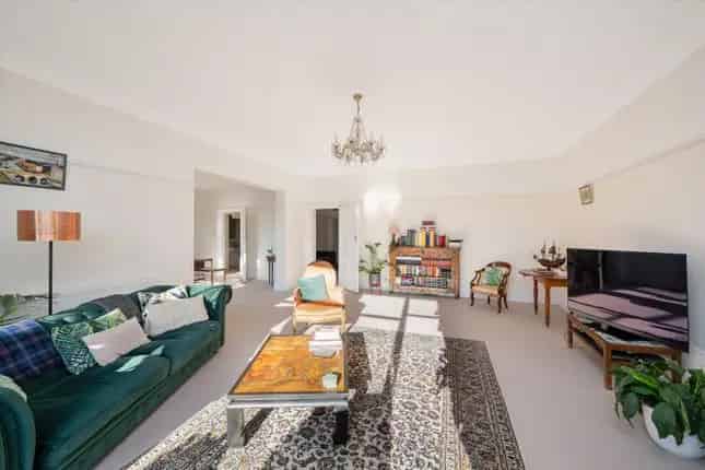Family Home in Hampstead 5574 sq ft Two Apartments Gated Parking Garden Garage