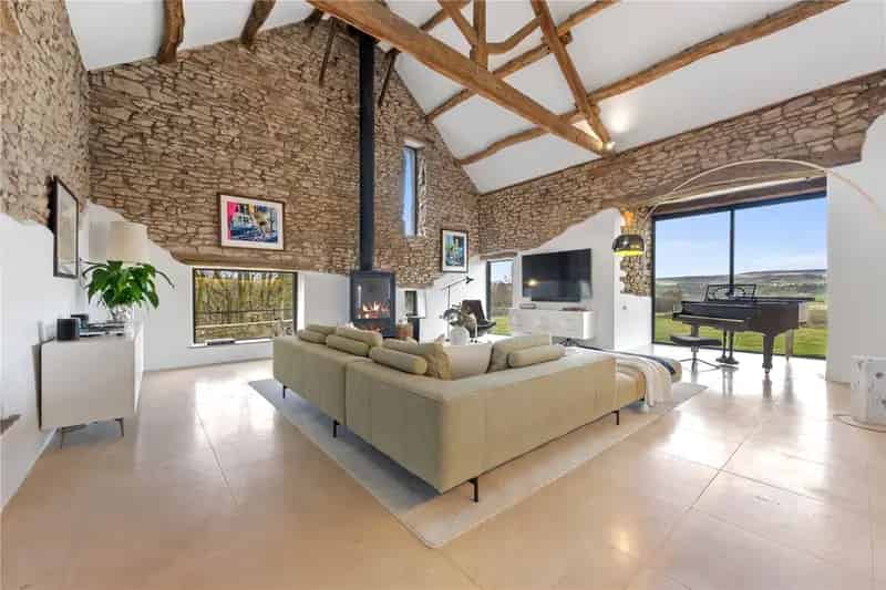 Exceptional 34 Bedroom Detached Home with Annexe and Breathtaking Views