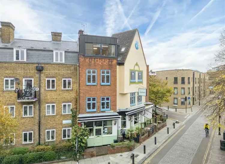 Flat For Sale in London, England