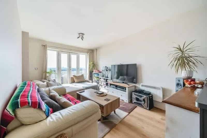 2 Bed Flat for Sale Slough Town Centre Online Auction