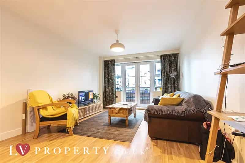2 Bedroom Canal View Apartment Birmingham City Centre
