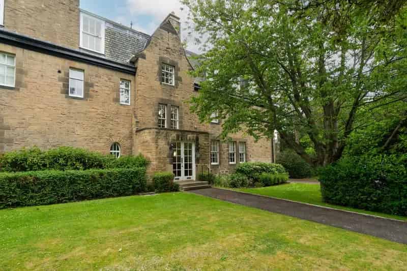 2 Bedroom Ground Floor Flat for Sale in Edinburgh