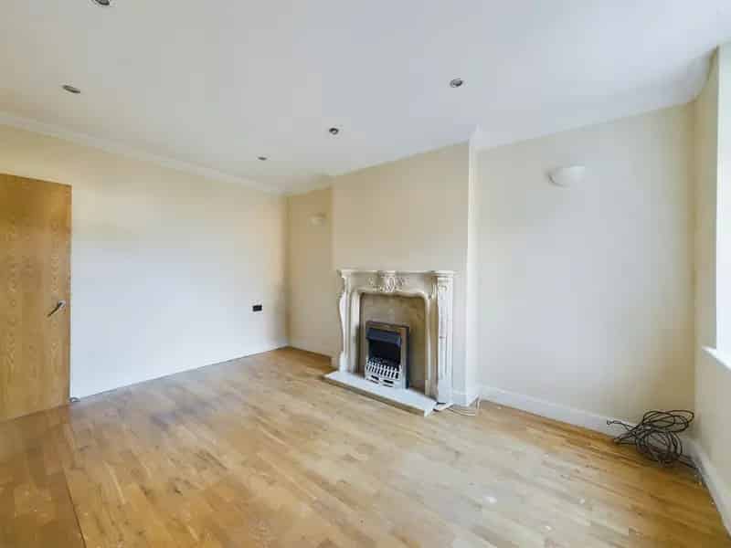 3-Bed House Near Retail Park - HMO Potential