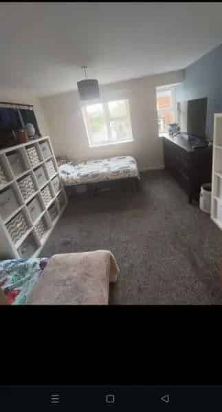 Large 2 Bedroom Flat with Storage