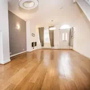 2 Bedroom House 40m² Manchester Newly Decorated