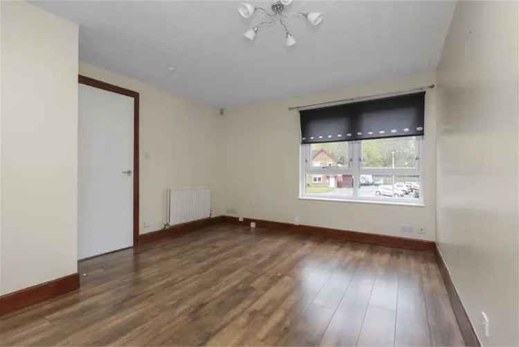 1 Bed Flat Upper with 1 Reception Room