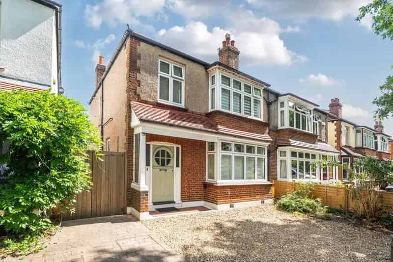 One Bedroom Garden Flat Near Wimbledon - Excellent Transport Links