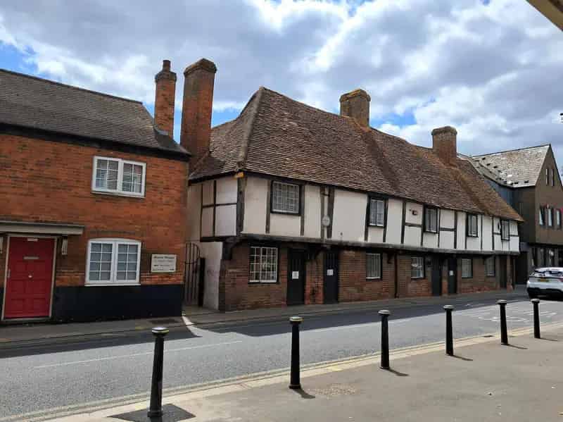 Grade II Listed Two-Story Office Building Wokingham Town Centre