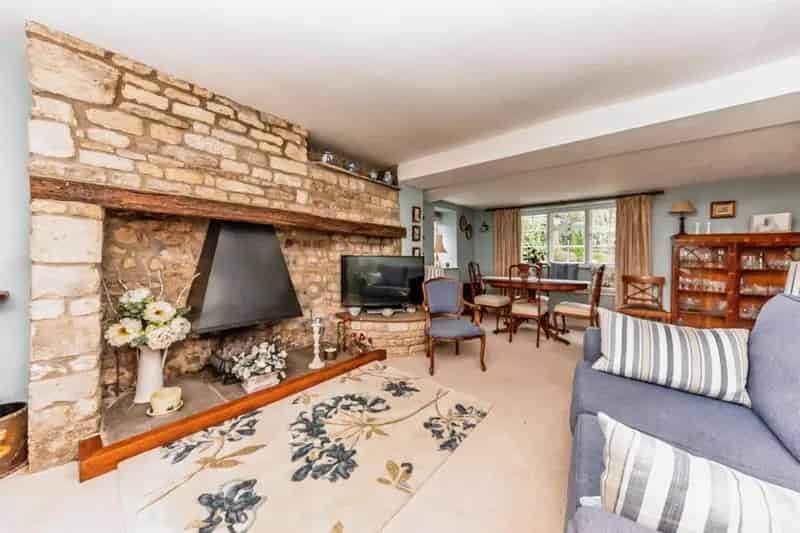 Characterful Cottage with Inglenook Fireplace and Garden Room