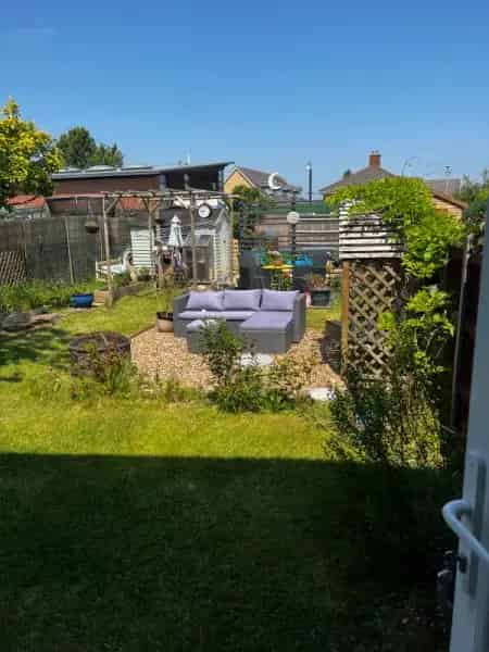 2 Bed Semi-Detached House Near Schools
