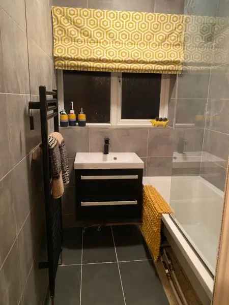 2 Bed Semi Detached House New Bathroom French Doors Large Garden