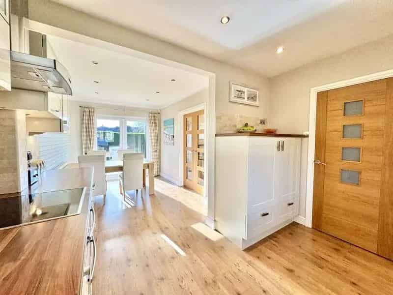 6 Bedroom Detached House For Sale