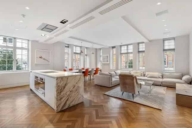 3 Bedroom Flat for Sale in Fitzrovia London