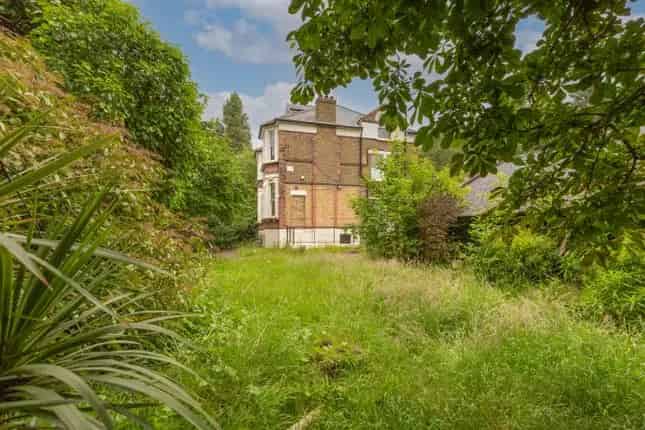 Detached House with Redevelopment Potential