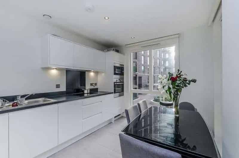 2 bed flat for sale