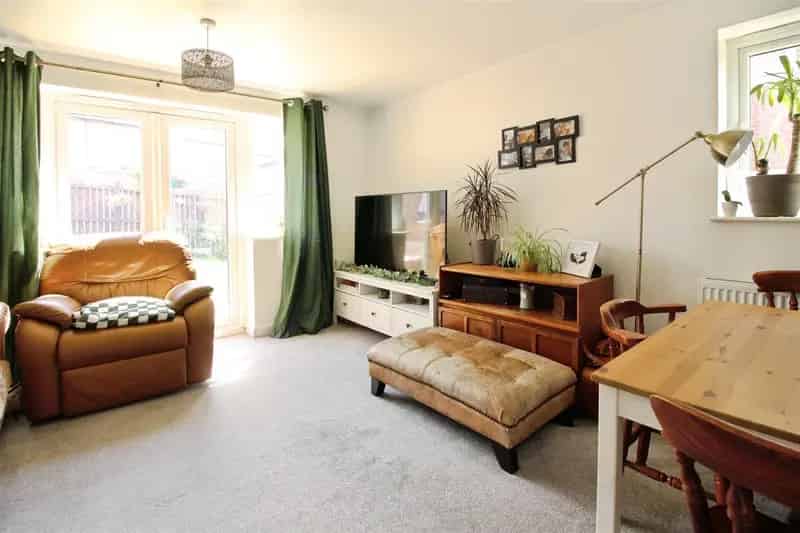 2 Bedroom Semi Detached House to Rent Leeds